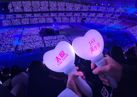旺财28透明屏和荧光棒引爆周杰伦太原演唱会（第三场）